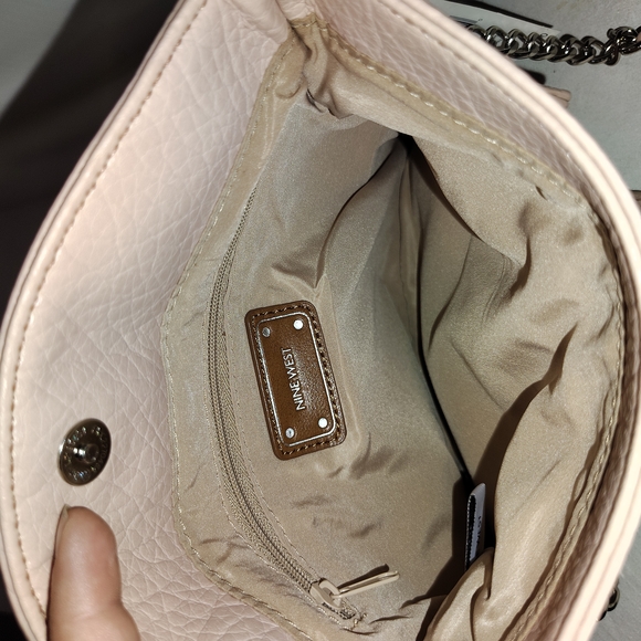 Nine west, pink purse, snap close, cross body strap - Picture 3 of 8